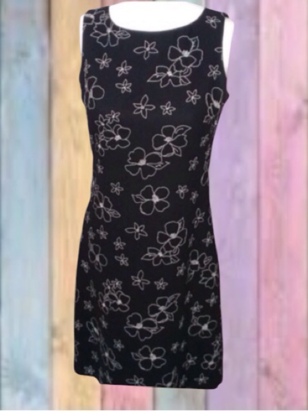 Casual Corner Black With White Floral Embroidery Sleeveless Lined Dress